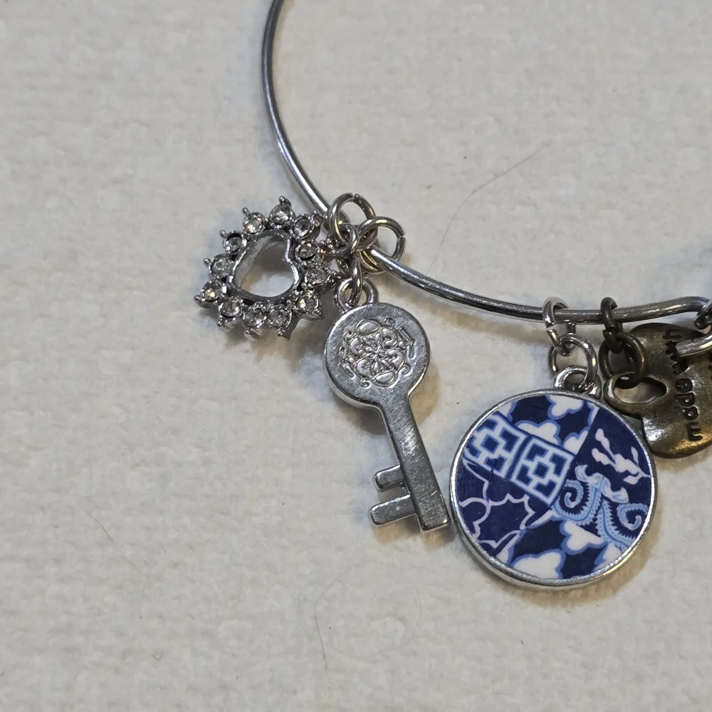 Jilzarah Charm‎ Heart Crystal Jeweled Bracelet